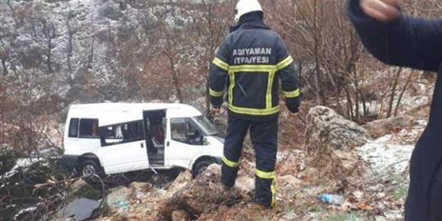 Adıyaman'da öğrenci servisi devrildi: 10 kişi yaralandı