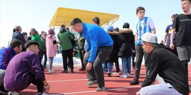 Erzurum'da öğretmen ve öğrenciler otizm farkındalığı için koştu