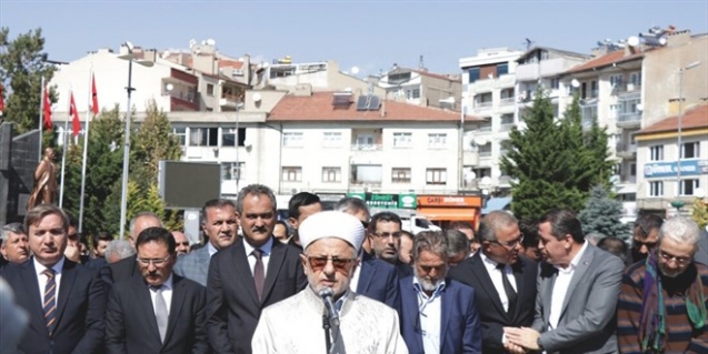 Bakan Özer, Cenaze Törenine Katıldı