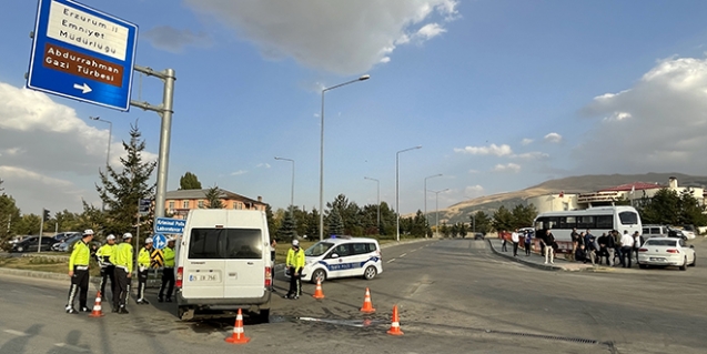 Servis araçları çarpıştı, 6 askeri personel ile 4 öğretmen yaralandı