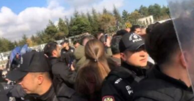 Meslek Kanununu Protesto Eden Öğretmenler Ters Kelepçeyle Gözaltına Alındı