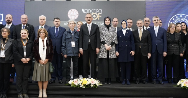 Bakan Özer: ''Öğretmenlerimizin gelişimlerine çok boyutlu destek sağlamayı amaçladık''