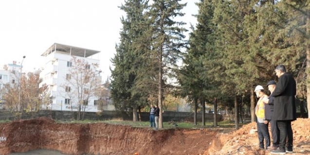 Öğrencisi olduğu ve öğretmenlik yaptığı okula cami yaptırıyor