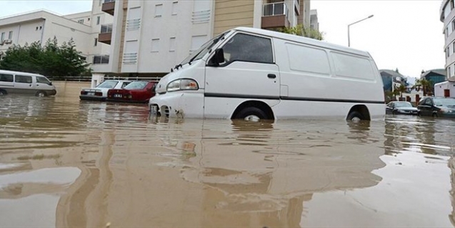 Antalya'nın iki ilçesinde okullar yarın da tatil edildi