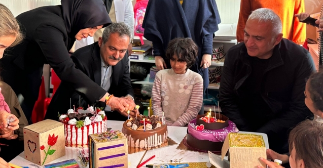 BAKAN ÖZER, MALATYA'DA KONTEYNER KENTTE ÖĞRENCİNİN DOĞUM GÜNÜNÜ KUTLADI