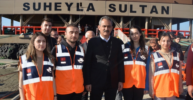 İSKENDERUN'DAKİ DEPREMZEDE ÖĞRENCİLER, LGS VE YKS'YE "YÜZEN OKUL"DA HAZIRLANACAK