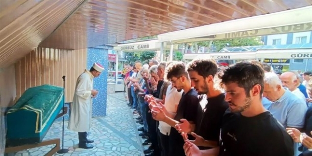 Denizde boğulan genç öğretmen son yolculuğuna uğurlandı