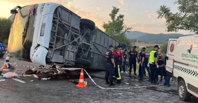 Denizli'de kum yüklü kamyon yolcu otobüsüne çarptı: 6 ölü, 42 yaralı