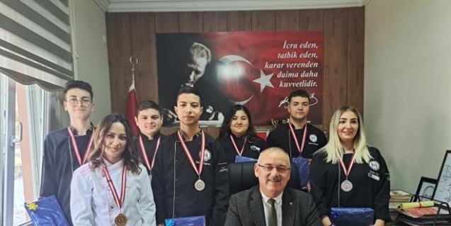 Meslek Lisesi öğrencilerinden gururlandıran başarı