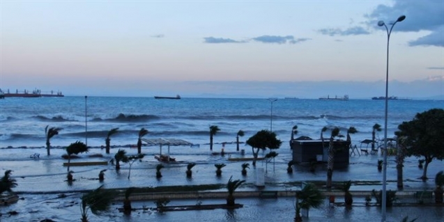 İskenderun'da 4 okulda eğitime bir gün ara verildi