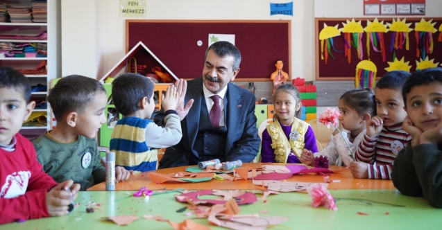 BAKAN YUSUF TEKİN, KAHRAMANMARAŞ'TA OKUL ZİYARETLERİNDE BULUNDU