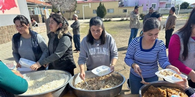 Velileri okula çekmek için tavuklu pilav ikram ettiler