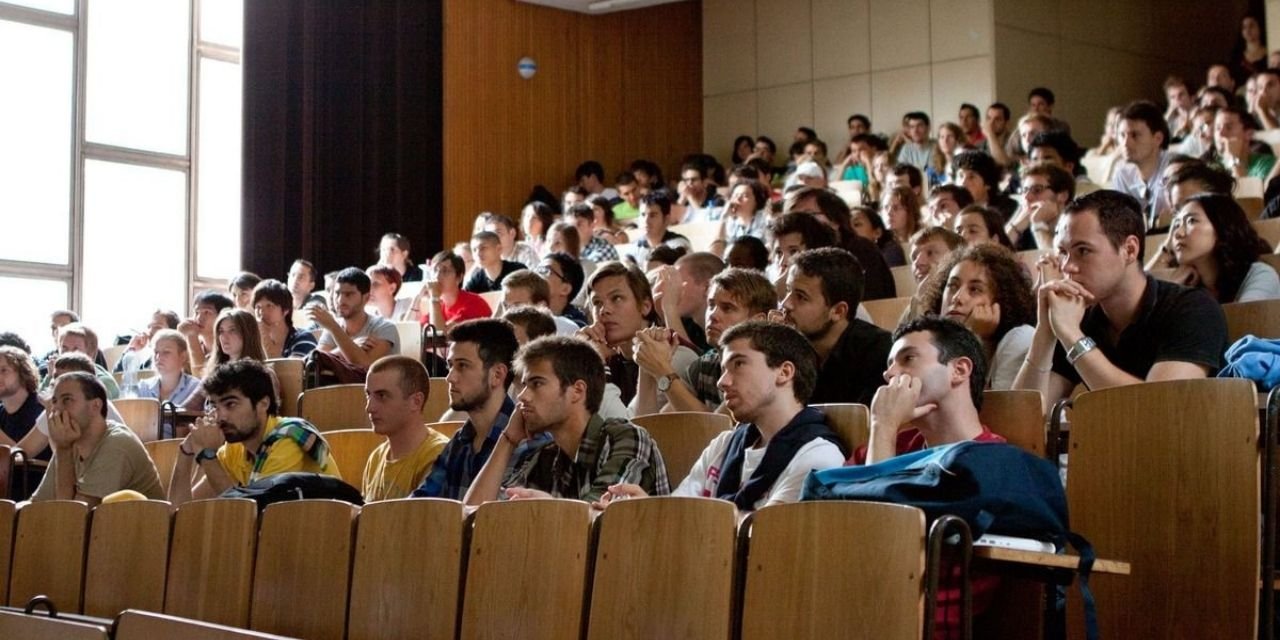 Üniversitelerin o bölümlerine profesör bulunamıyor