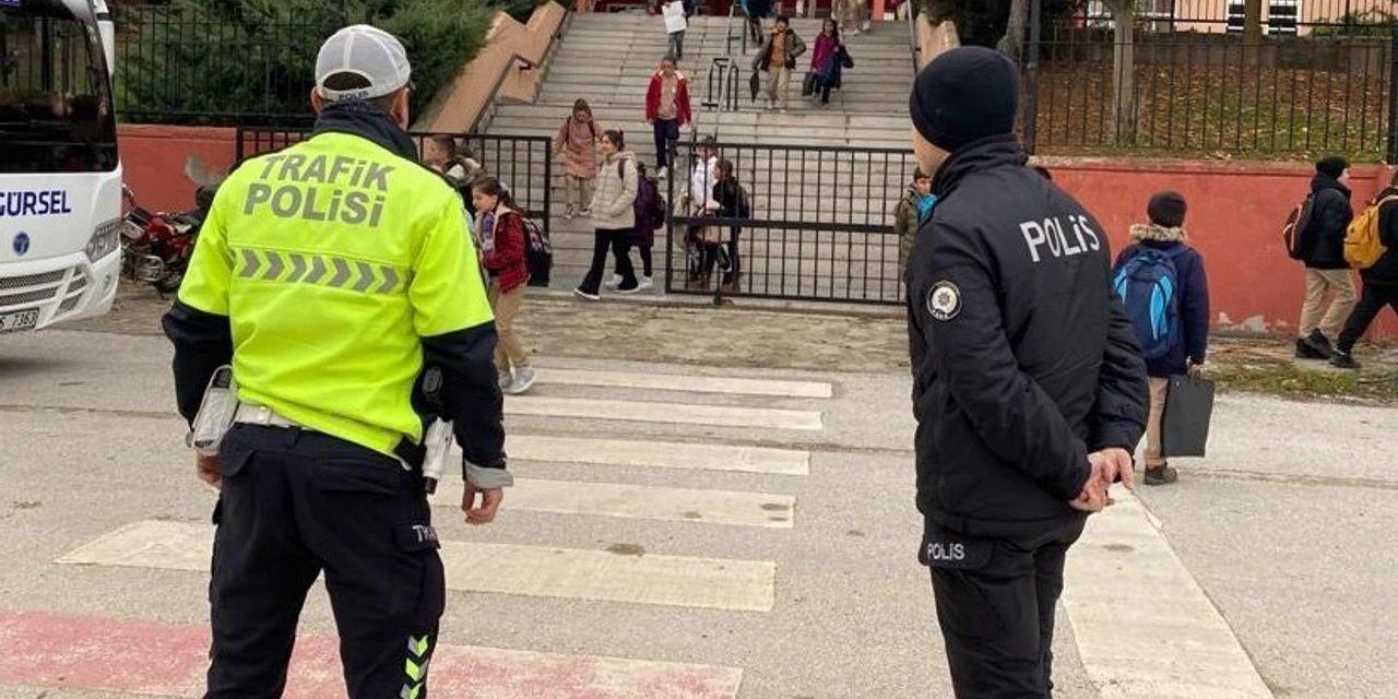 Her okula bir polis görevlendirmesi, MEB'den güvenlik hamlesi